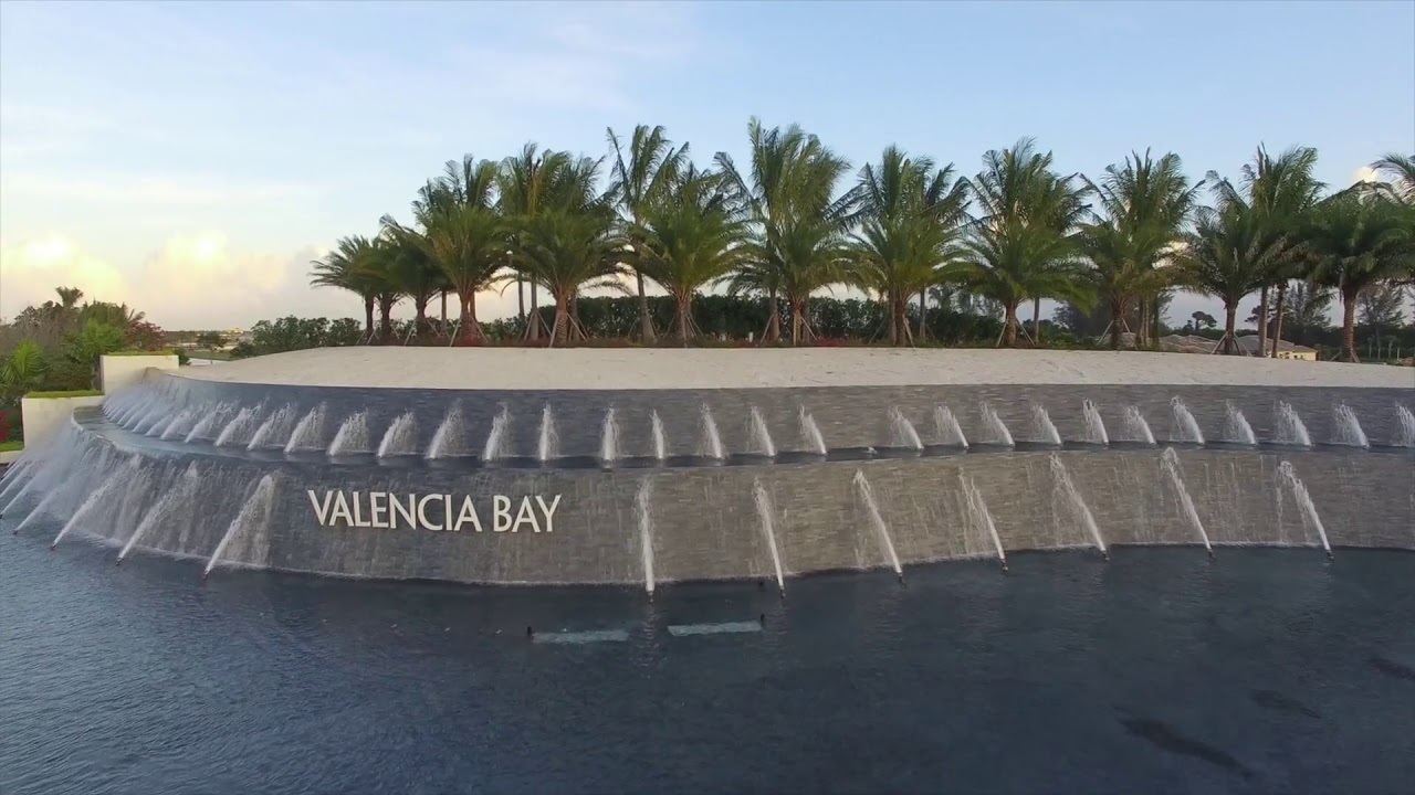 Valencia Bay sign and entrance